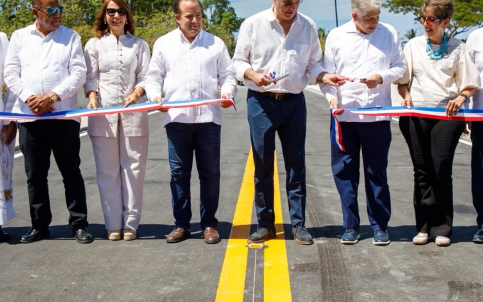Presidente Abinader inaugura en tiempo récord nuevo puente sobre el río Camú y restablece conexión entre Santiago y Puerto Plata.