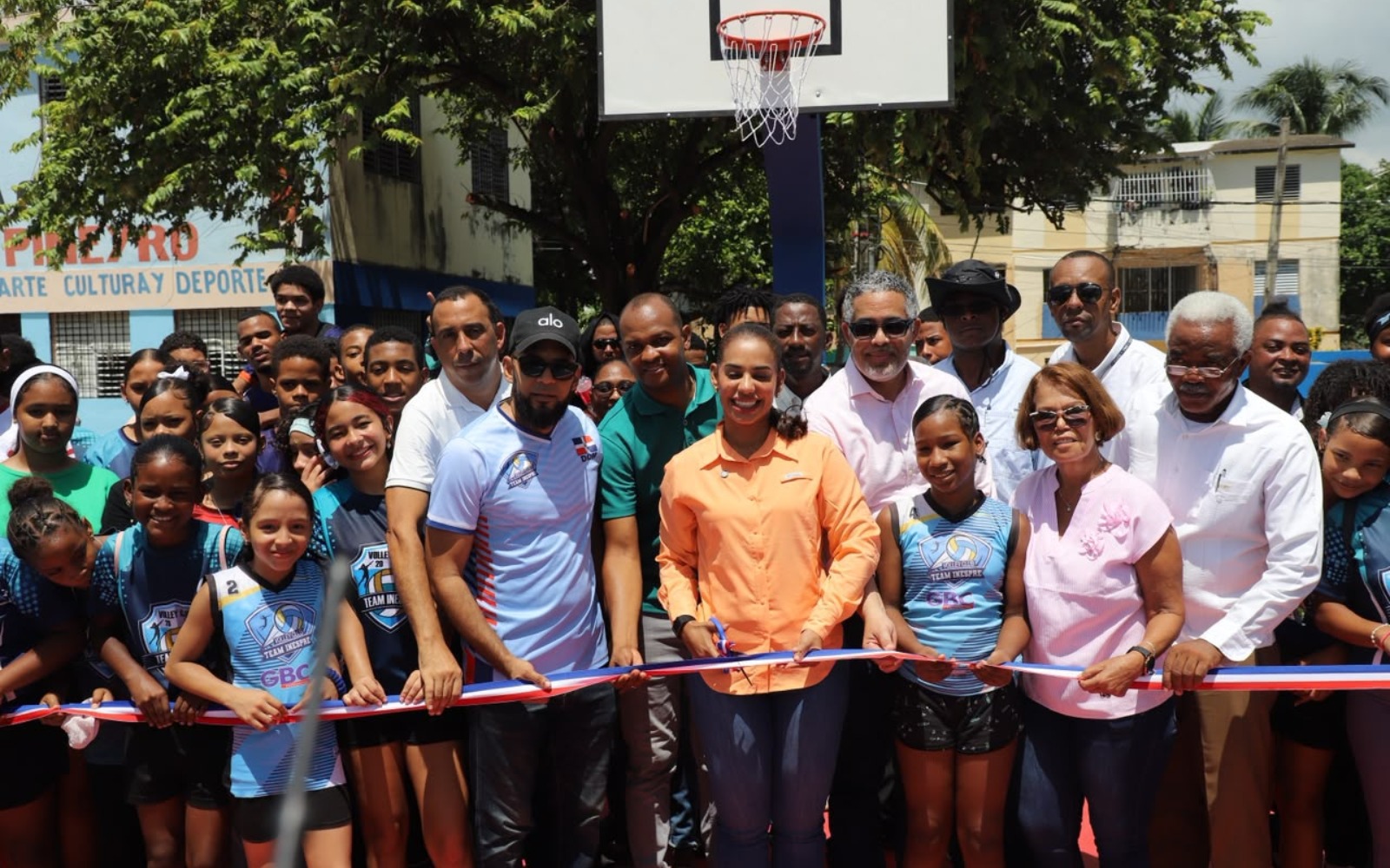 Alcaldesa Betty Gerónimo entrega remozamiento de cancha en Sabana Perdida y encabeza recorrido de supervisión de obras