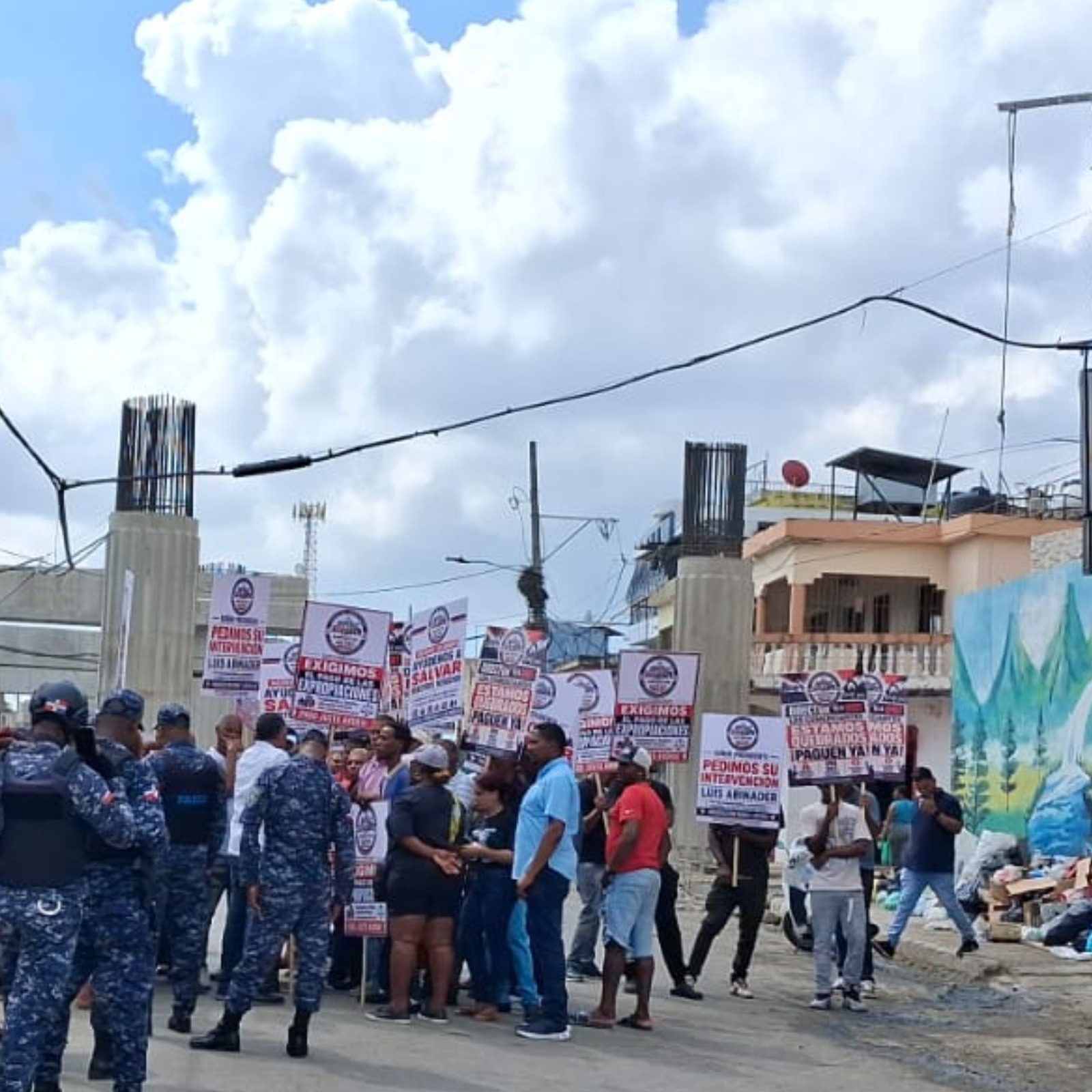 Comerciantes y comunitarios de Villa Mella reclaman respuestas por expropiaciones y afectaciones vinculadas a la ampliación del Metro.