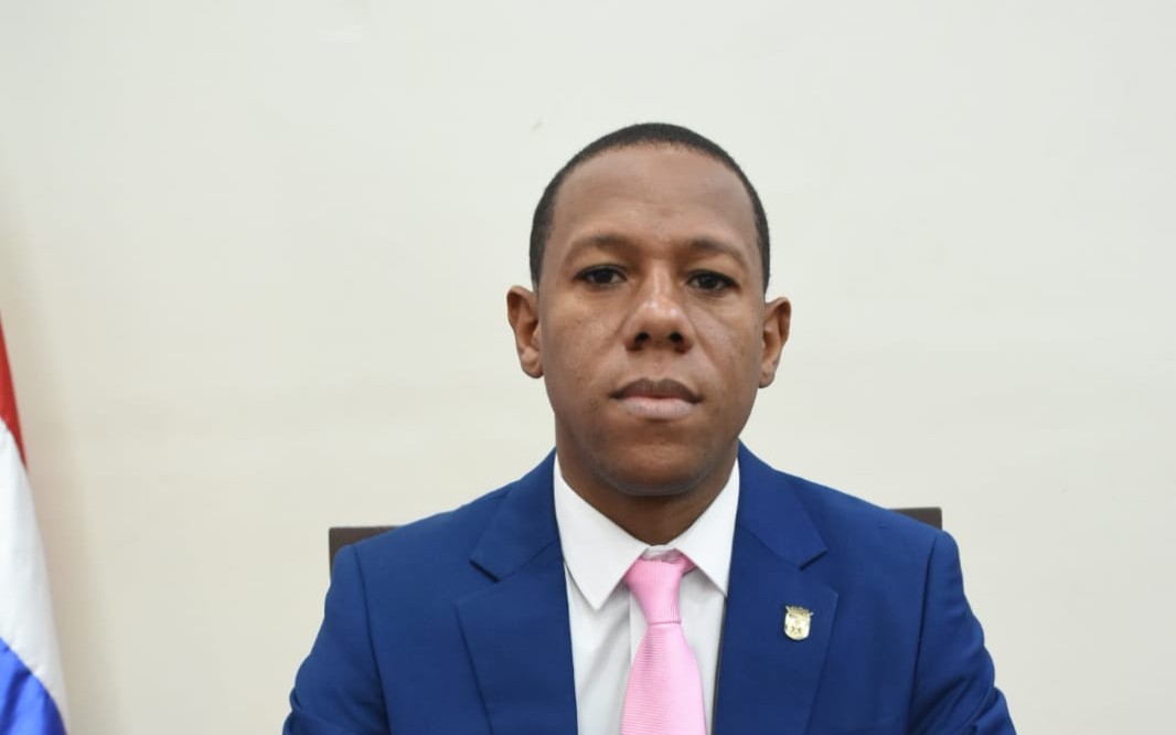 NOTA DE PRENSA  Regidor Wilkin Martínez deposita proyecto de numeración única de domicilios y respalda proceso de nueva cédula de la JCE  _“Localizar una dirección en el DN es