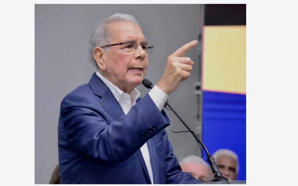Danilo Medina cuestiona a Abinader: «¿Se vive mejor si la gente no puede comprar lo que necesita?»