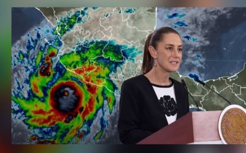 Sheinbaum urge al resguardo ante el próximo impacto del huracán Simón en costas mexicanas