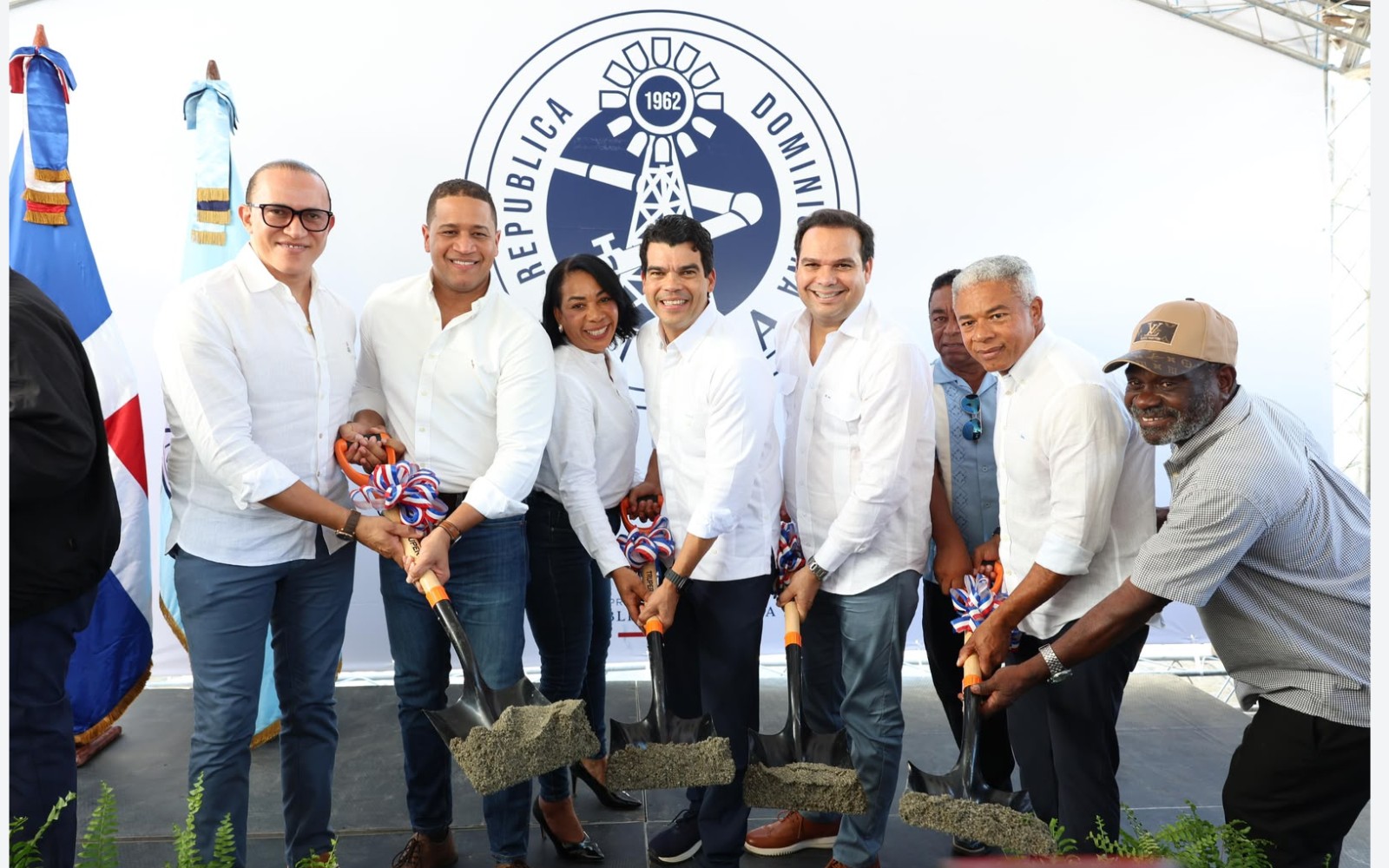 Wellington Arnaud inicia construcción del alcantarillado sanitario de El Córbano, provincia San Juan