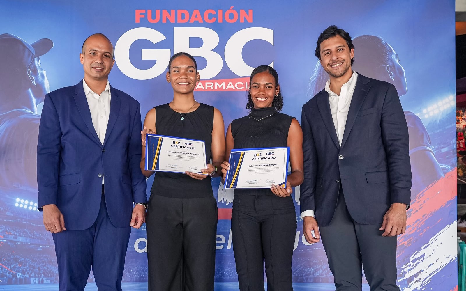 Raymond Rodríguez y Fundación GBC entregan becas deportivas universitarias a las atletas Crismeily y Crismil Paniagua