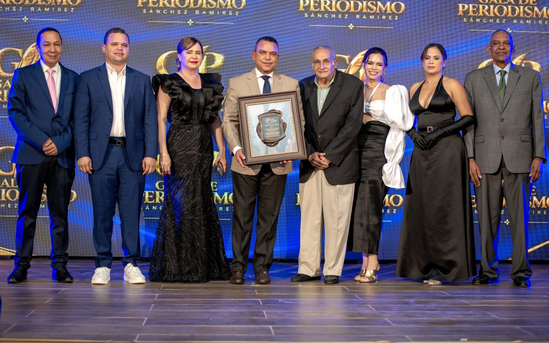Gala de Periodismo Sánchez Ramírez reconoce al doctor Julio Landrón de la Rosa